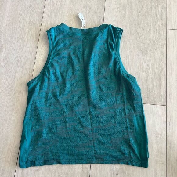 Lululemon women’s top size 2 - Picture 5 of 6